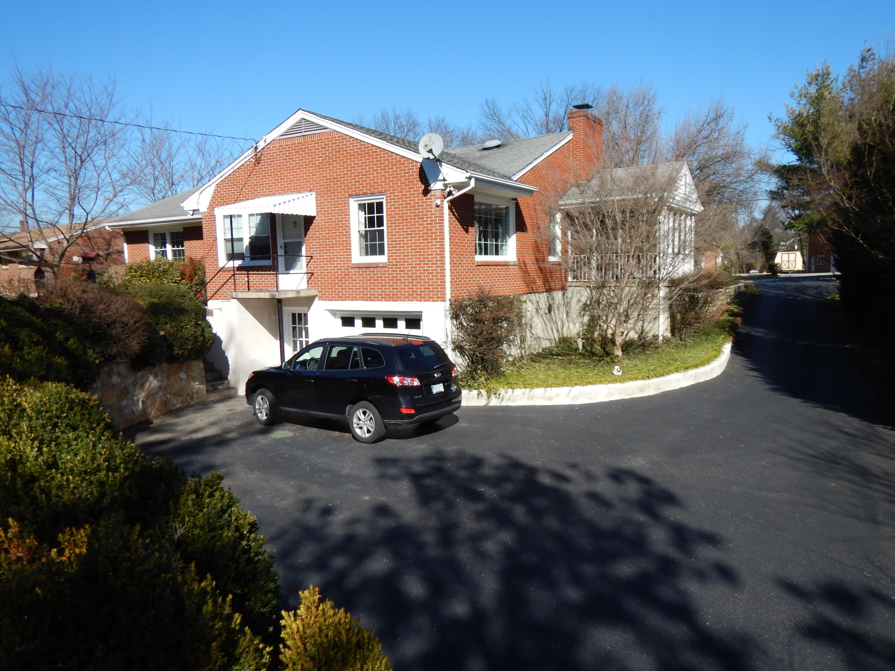 3856 Darlington Road Southwest Roanoke, VA 24018 - Photo 4 of 38 022