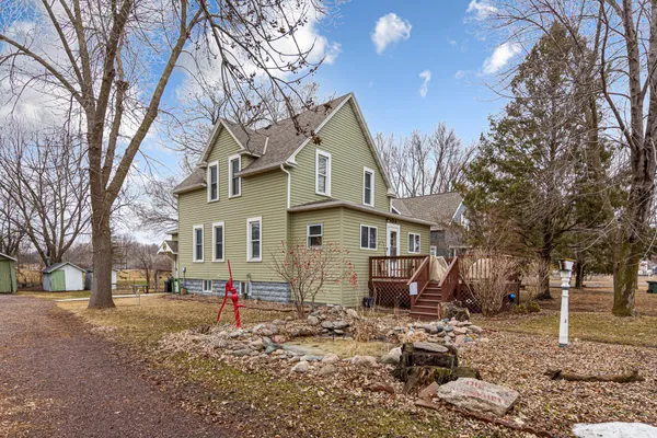$209,900 | 104 Nicollet Street South, Winthrop, MN 55396