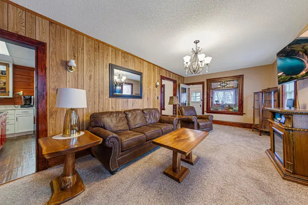 $209,900 | 104 Nicollet Street South, Winthrop, MN 55396