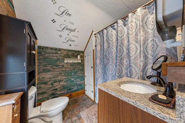 $209,900 | 104 Nicollet Street South, Winthrop, MN 55396