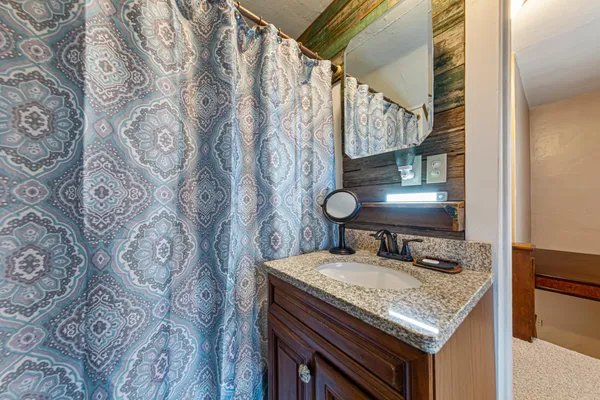 $209,900 | 104 Nicollet Street South, Winthrop, MN 55396