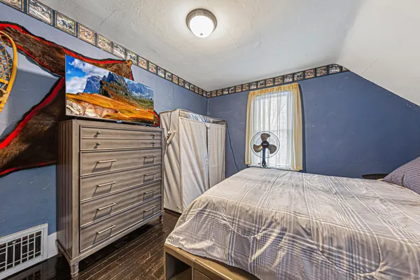 $209,900 | 104 Nicollet Street South, Winthrop, MN 55396