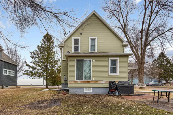 $209,900 | 104 Nicollet Street South, Winthrop, MN 55396