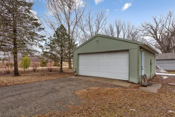 $209,900 | 104 Nicollet Street South, Winthrop, MN 55396