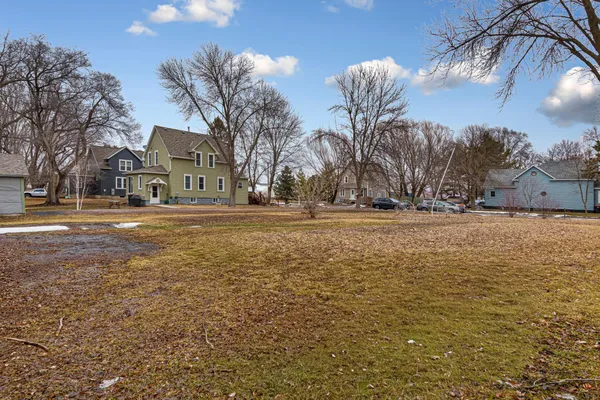 $209,900 | 104 Nicollet Street South, Winthrop, MN 55396