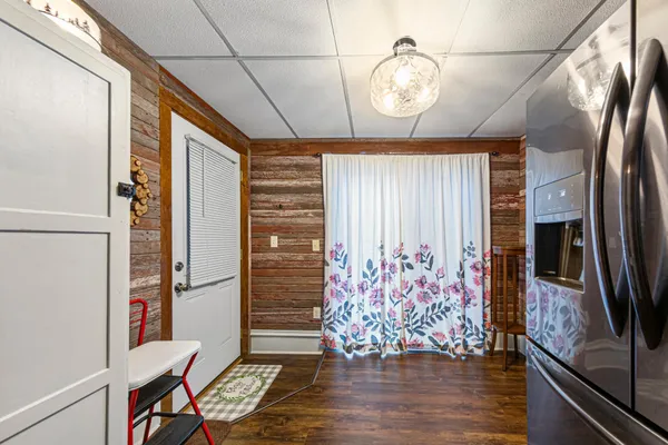 $209,900 | 104 Nicollet Street South, Winthrop, MN 55396