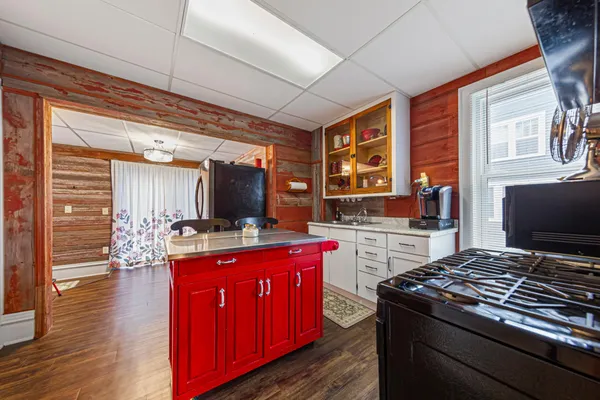 $209,900 | 104 Nicollet Street South, Winthrop, MN 55396