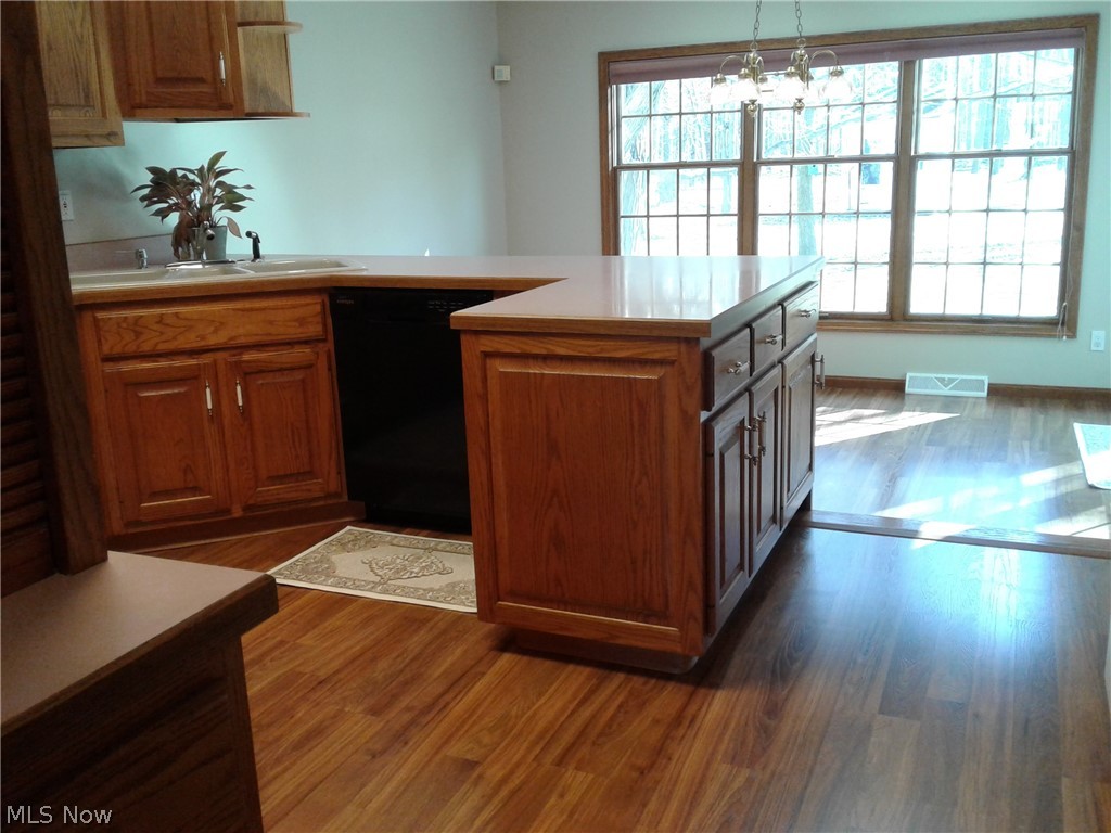15210 Darrow Road Vermilion, OH 44089 - Photo 17 of 35 Kitchen and dinning area