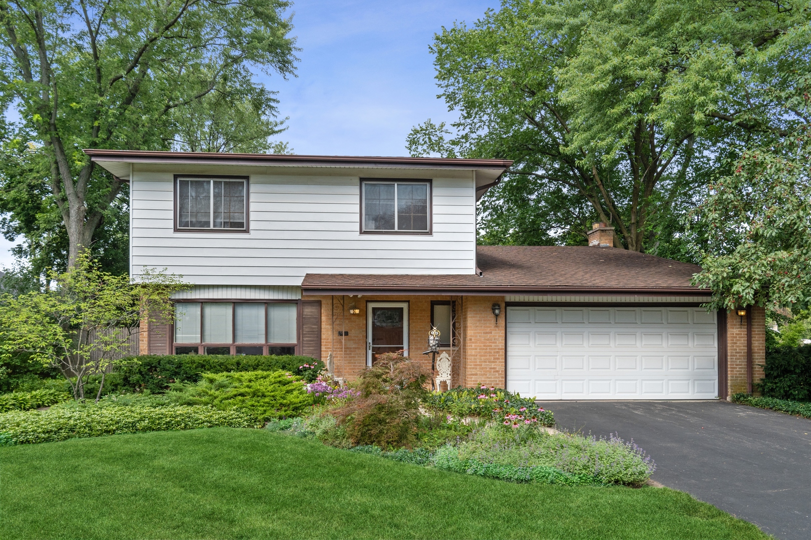 56 Ellendale Road Deerfield, IL 60015 - Photo 1 of 15