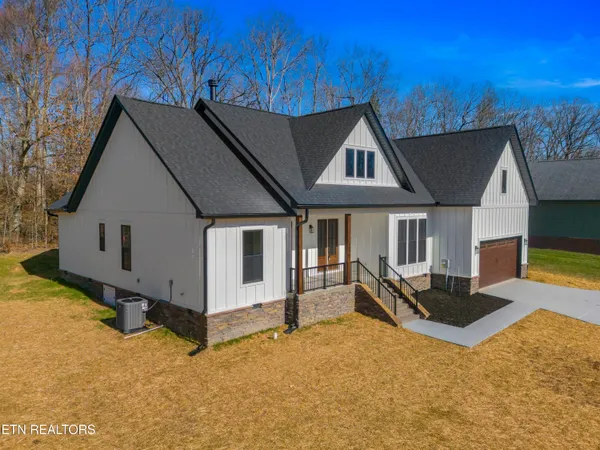 $699,900 | 932 Bob O Drive, Dandridge, TN 37725