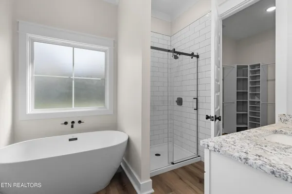 $699,900 | 932 Bob O Drive, Dandridge, TN 37725