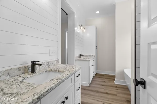 $699,900 | 932 Bob O Drive, Dandridge, TN 37725