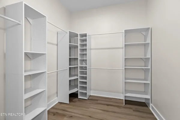 $699,900 | 932 Bob O Drive, Dandridge, TN 37725