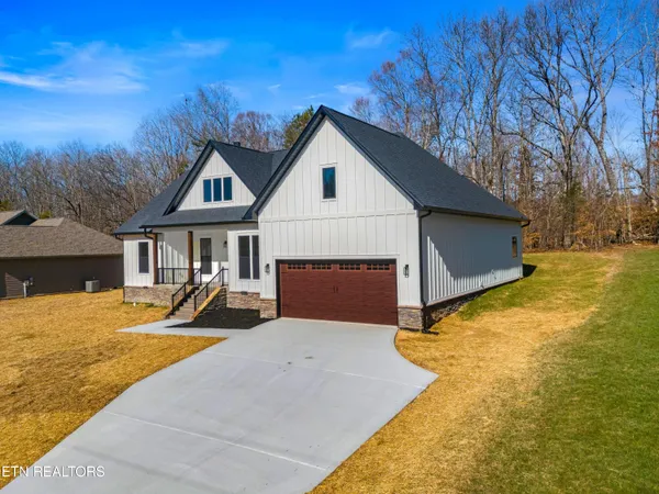 $699,900 | 932 Bob O Drive, Dandridge, TN 37725