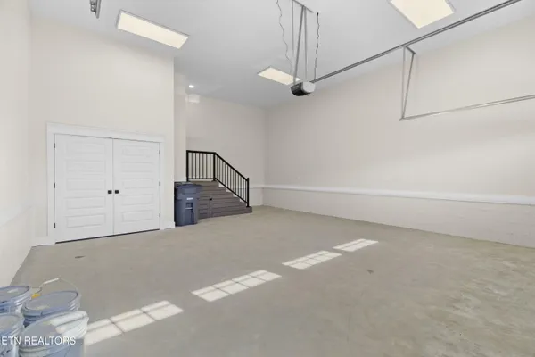 $699,900 | 932 Bob O Drive, Dandridge, TN 37725