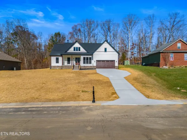 $699,900 | 932 Bob O Drive, Dandridge, TN 37725