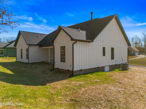$699,900 | 932 Bob O Drive, Dandridge, TN 37725
