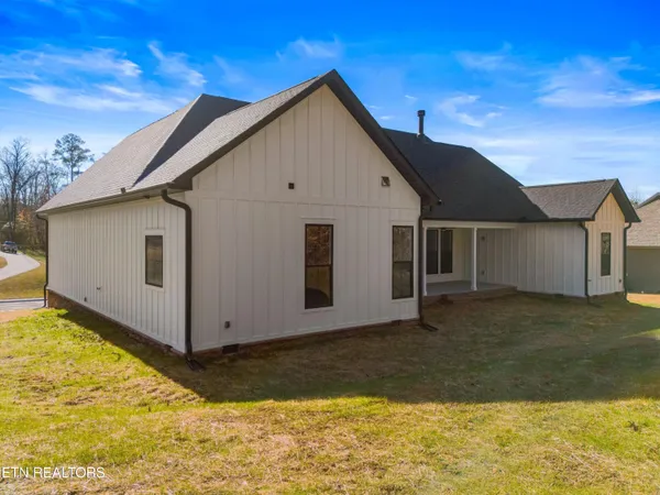 $699,900 | 932 Bob O Drive, Dandridge, TN 37725