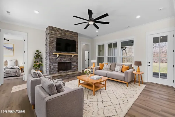 $699,900 | 932 Bob O Drive, Dandridge, TN 37725