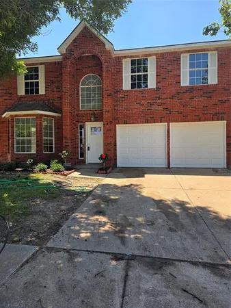 $299,500 | 749 Rockett Lane, Cedar Hill, TX 75104