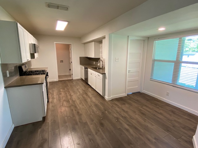 900 Riddlewood Drive Austin, TX 78753 - Photo 11 of 26 Kitchen, Breakfast Area