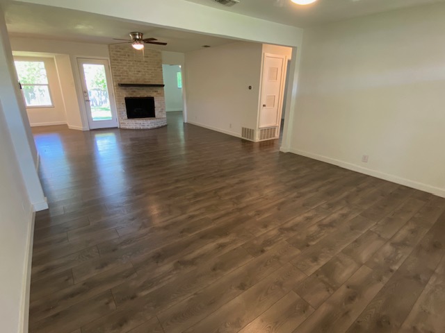 900 Riddlewood Drive Austin, TX 78753 - Photo 4 of 26 Living Room
