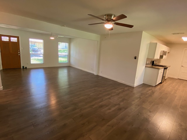 900 Riddlewood Drive Austin, TX 78753 - Photo 6 of 26 Living Room
