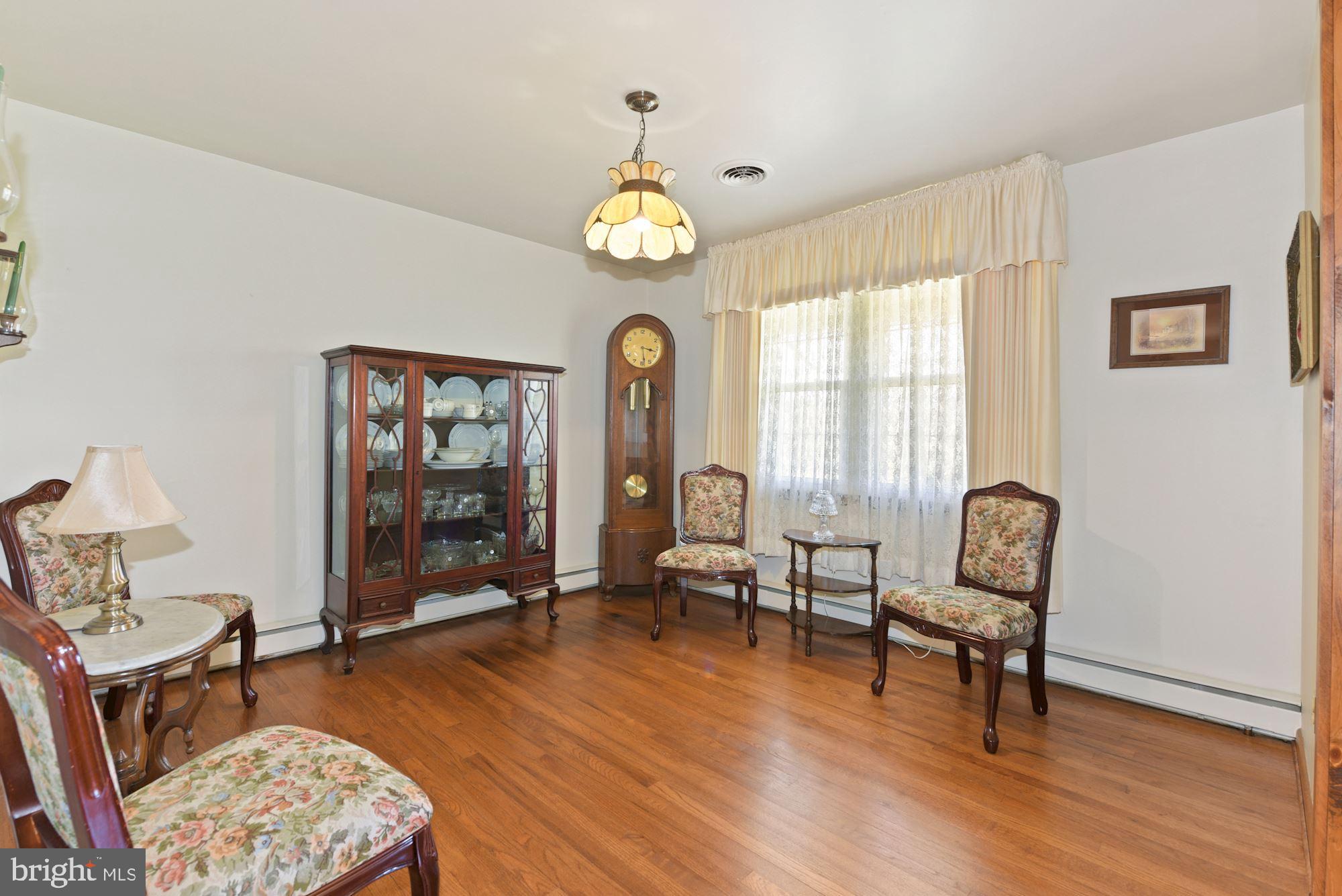 408 Forked Neck Road Shamong, NJ 08088 - Photo 8 of 36 Spacious Dining Room