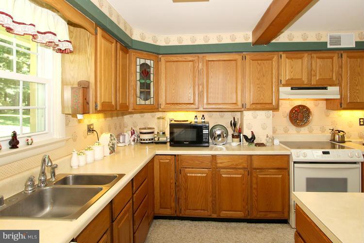 807 Norwood Road Silver Spring, MD 20905 - Photo 11 of 29 Kitchen