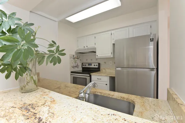 $1,725 | 1901 Ravens Crest Drive, Plainsboro, NJ 08536