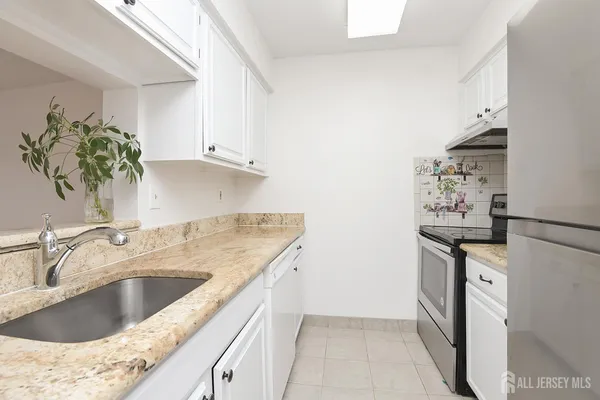 $1,725 | 1901 Ravens Crest Drive, Plainsboro, NJ 08536