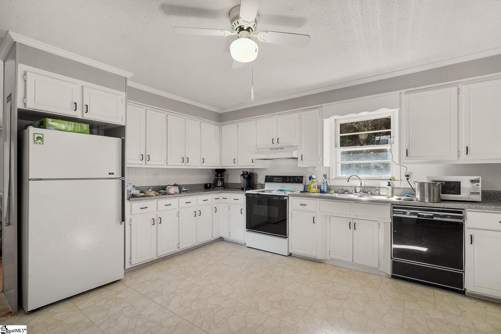 232 Nicholson Drive Central, SC 29630 - Photo 6 of 34