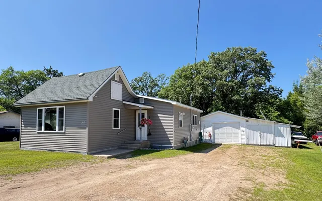$169,999 | 317 2nd Street Northeast, Menahga, MN 56464