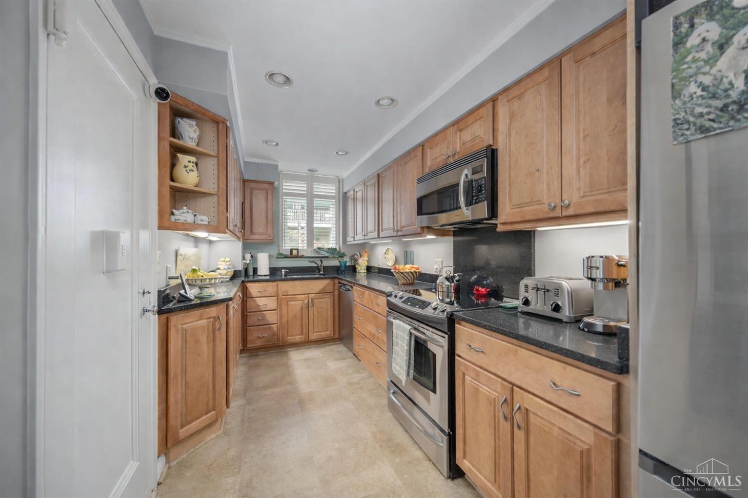 2374 Madison Road, Unit E2F Cincinnati, OH 45208 - Photo 23 of 39 Virtually painted