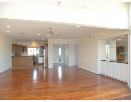 101 Ocean Road, Unit 303 Narragansett, RI 02882 - Photo 3 of 11 Den/Family/Great Room.