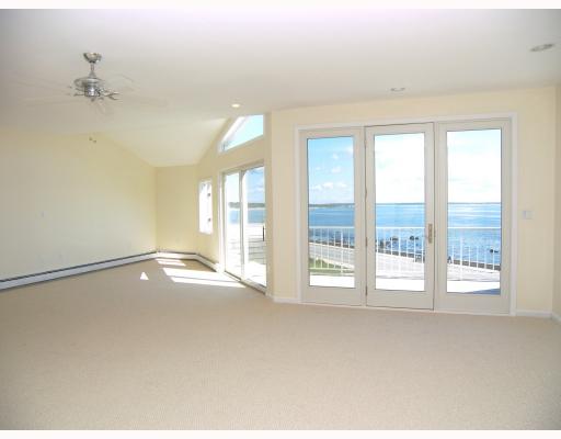 101 Ocean Road, Unit 303 Narragansett, RI 02882 - Photo 7 of 11 Master Bedroom.