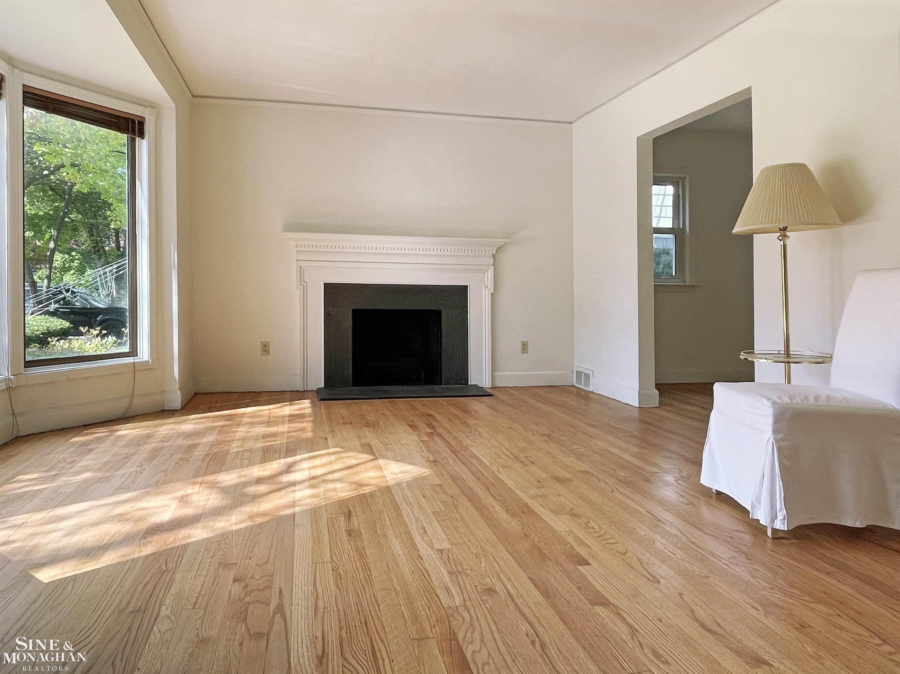 208 Moross Road Grosse Pointe, MI 48236 - Photo 6 of 35 50092814-5.JPG