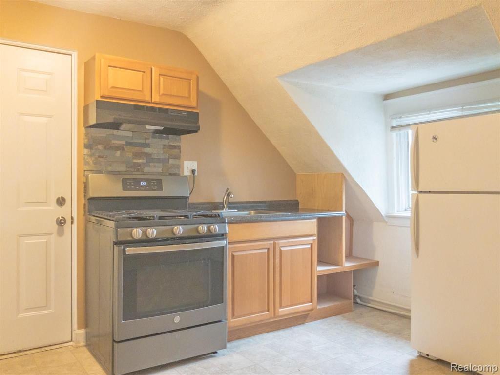 305 Twelve Mile Road, Unit 3 Royal Oak, MI 48073 - Photo 2 of 11