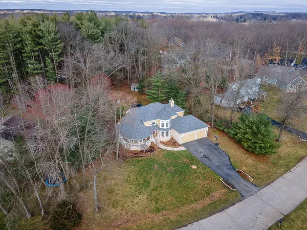 $874,500 | 11542 Lancelot Lane, Pinckney, MI 48169