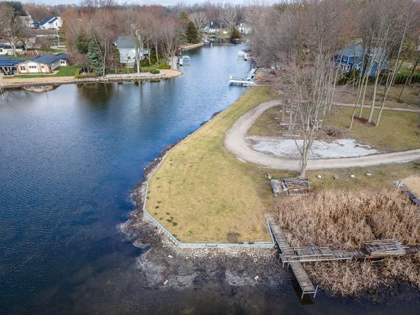 $874,500 | 11542 Lancelot Lane, Pinckney, MI 48169