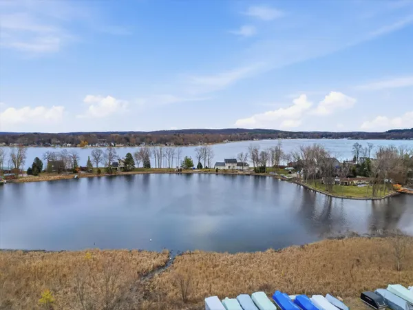 $874,500 | 11542 Lancelot Lane, Pinckney, MI 48169