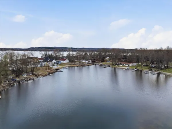 $874,500 | 11542 Lancelot Lane, Pinckney, MI 48169