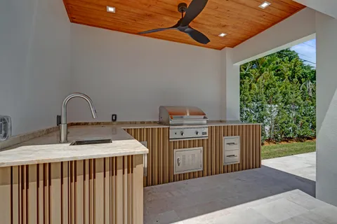 $7,450,000 | 365 Northeast 3rd Street, Boca Raton, FL 33432