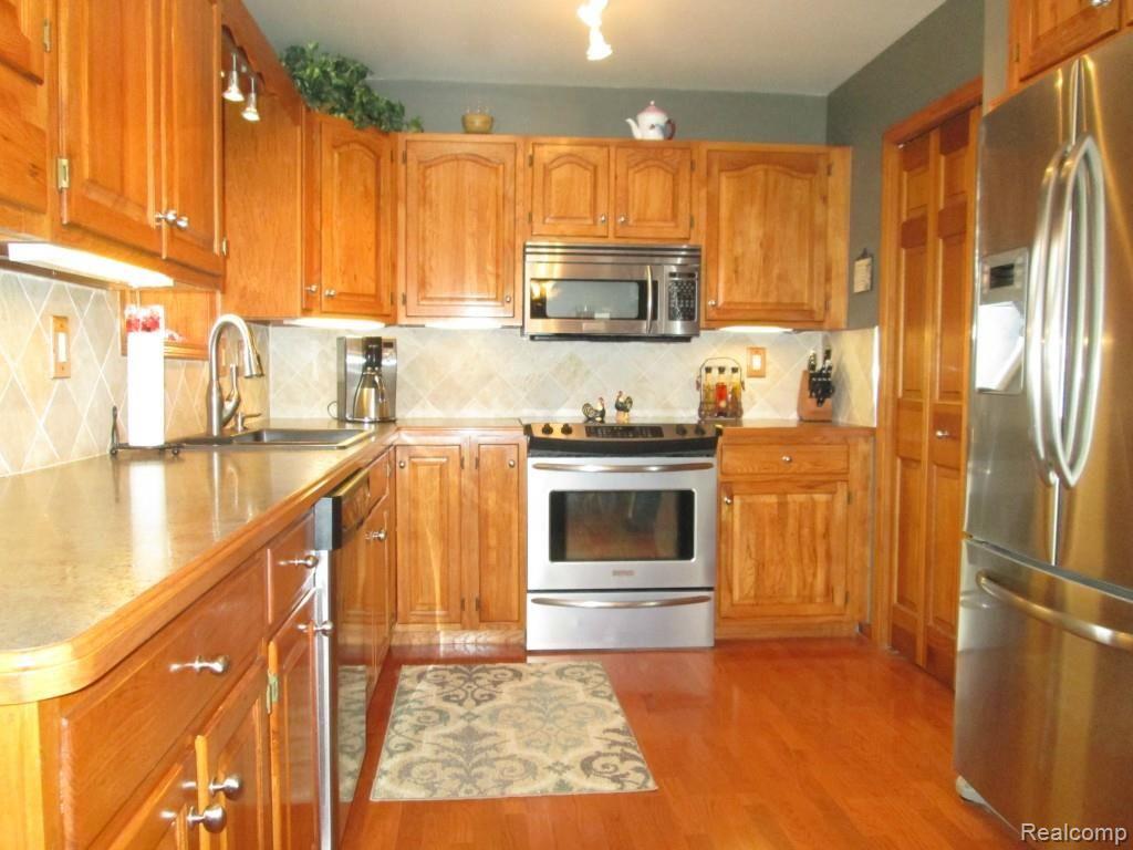 13087 Hogan Road Linden, MI 48451 - Photo 10 of 82 IMG_0427.jpg