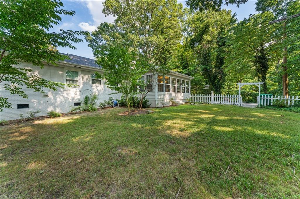 1053 Cantering Road High Point, NC 27262 - Photo 11 of 46 ADORABLE!