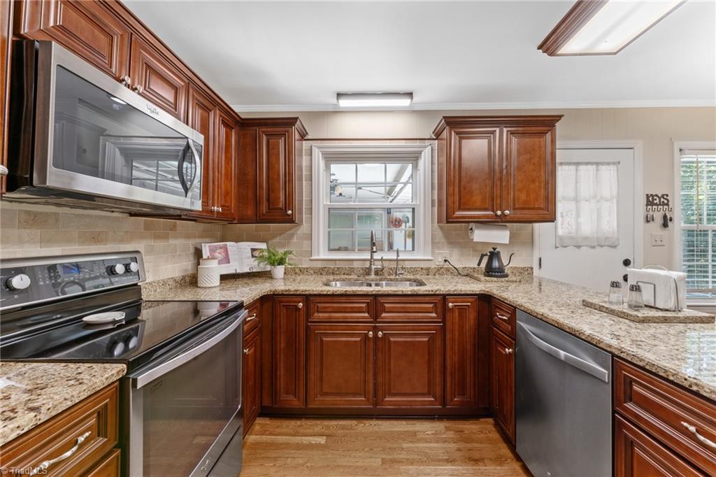1053 Cantering Road High Point, NC 27262 - Photo 20 of 46 Gorgeous remodeled Kitchen!