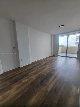 $2,300 | 120 Southwest 8th Avenue, Unit 502, Miami, FL 33130