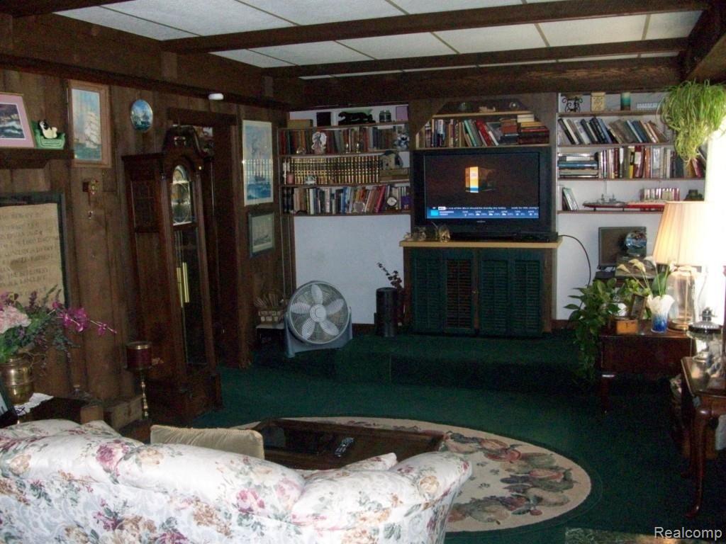 25231 Shook Road Harrison Township, MI 48045 - Photo 12 of 24 100_3887.jpg