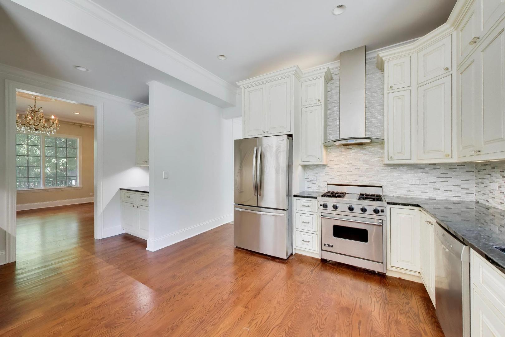 73 Locust Road Winnetka, IL 60093 - Photo 15 of 44