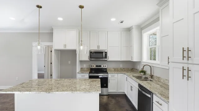 $347,700 | 208 Old State Highway 28, Whitwell, TN 37397